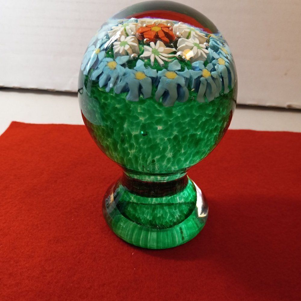 Art Glass Pedestal Bouquet Paperweight Vintage Cottagecore Grandmacore Flowers - Picture 3 of 8